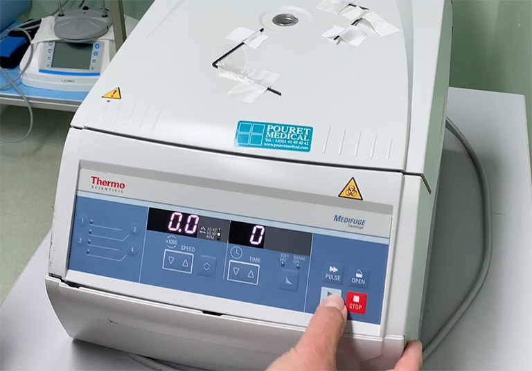 Appareil de centrifugation au bloc opératoire de la clinique Niforos